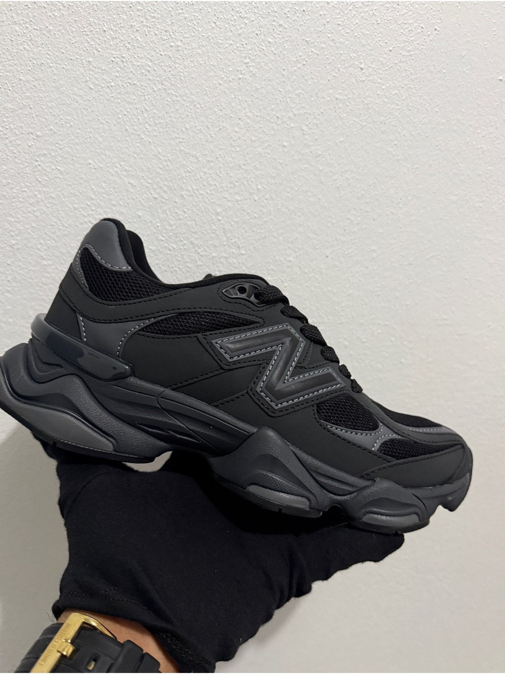 New Balance Women's Black and Dark Gray Chunky Fashion Sneaker